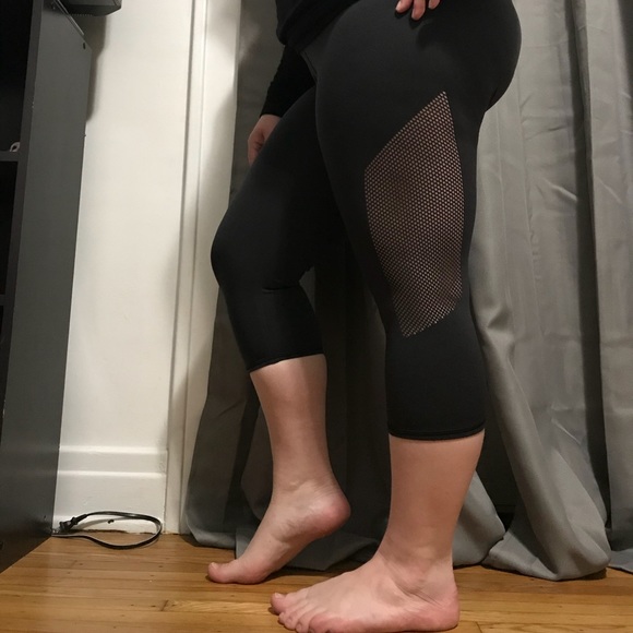 Lululemon Reveal Crop - Picture 7 of 7